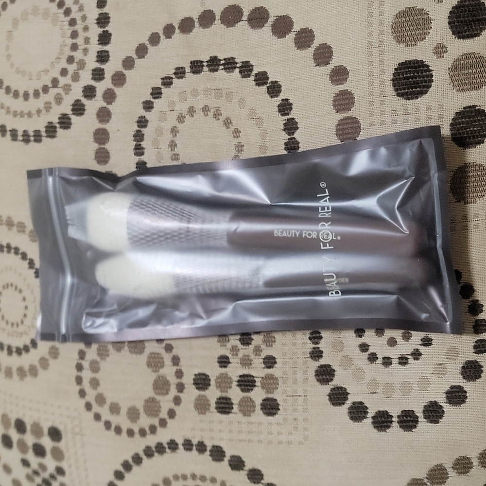 BEAUTY FOR REAL 2 Brush Set: Complexion + Powder Brushes